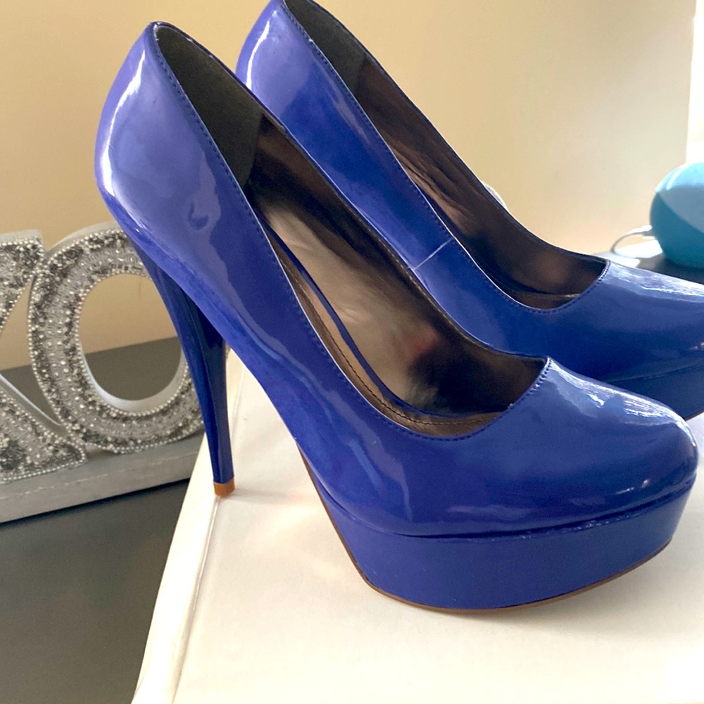 Size 8 blue Aldo high heels (never wore)